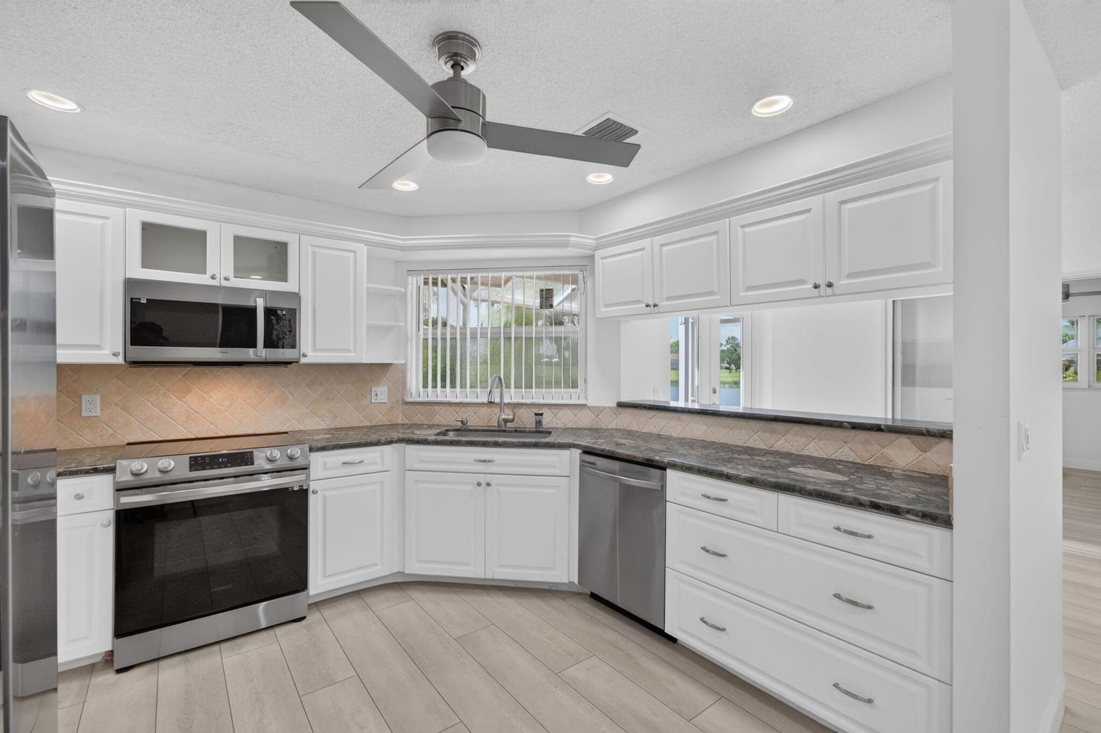 5642 Forest Oaks Terrace — photo 8