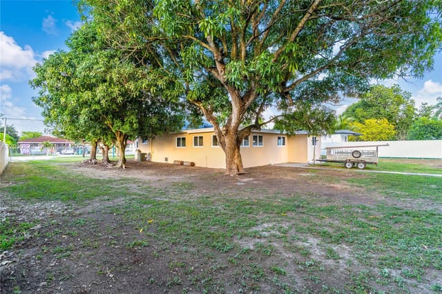 559 NW 2nd Street B, Florida City, FL 33034