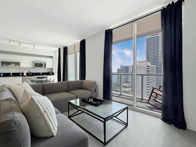 244 BISCAYNE Boulevard 3005, Miami, FL 33132