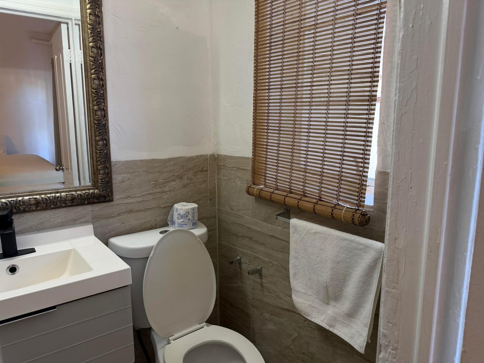 380 S FEDERAL Highway 11, Dania Beach, FL 33004 photo 2