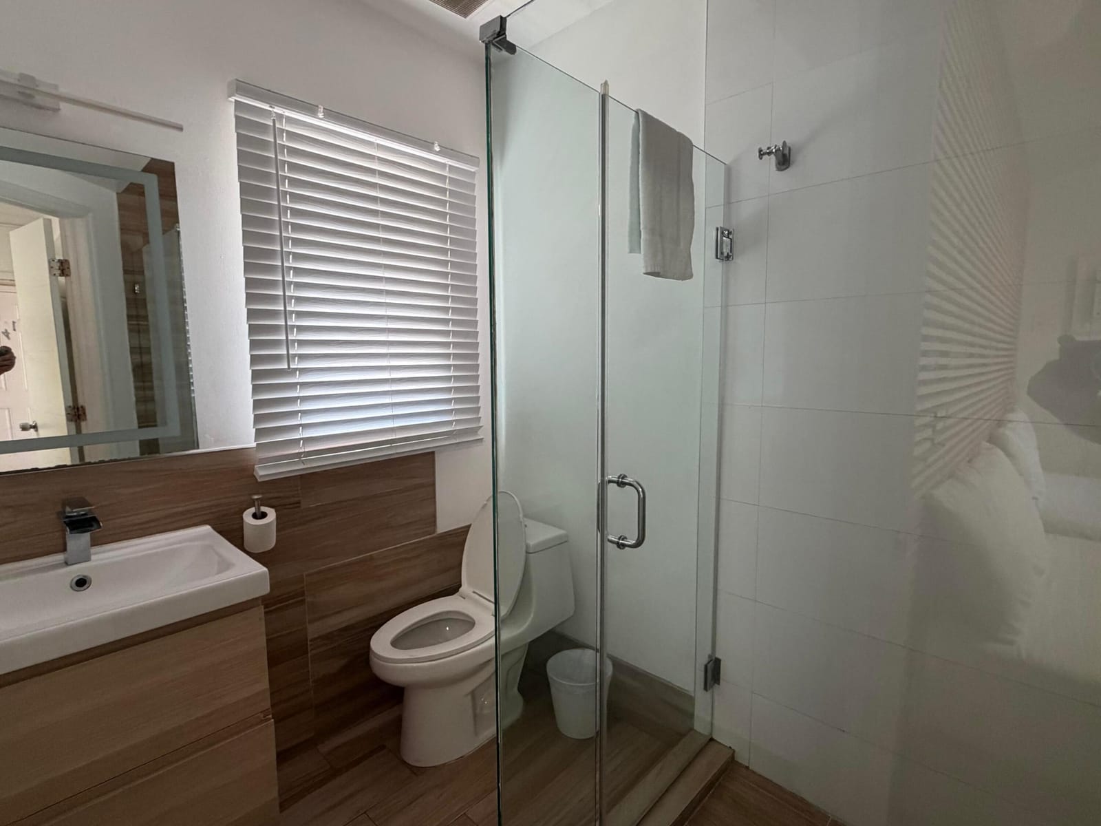 380 S FEDERAL Highway 11, Dania Beach, FL 33004 photo 4