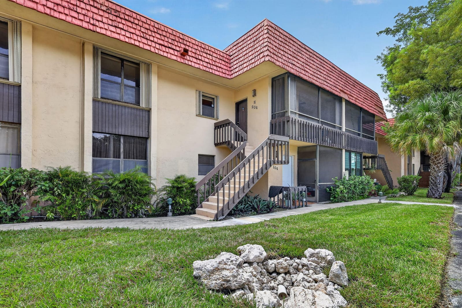 750 NE 199TH Street 204H, Miami, FL 33179 photo 2