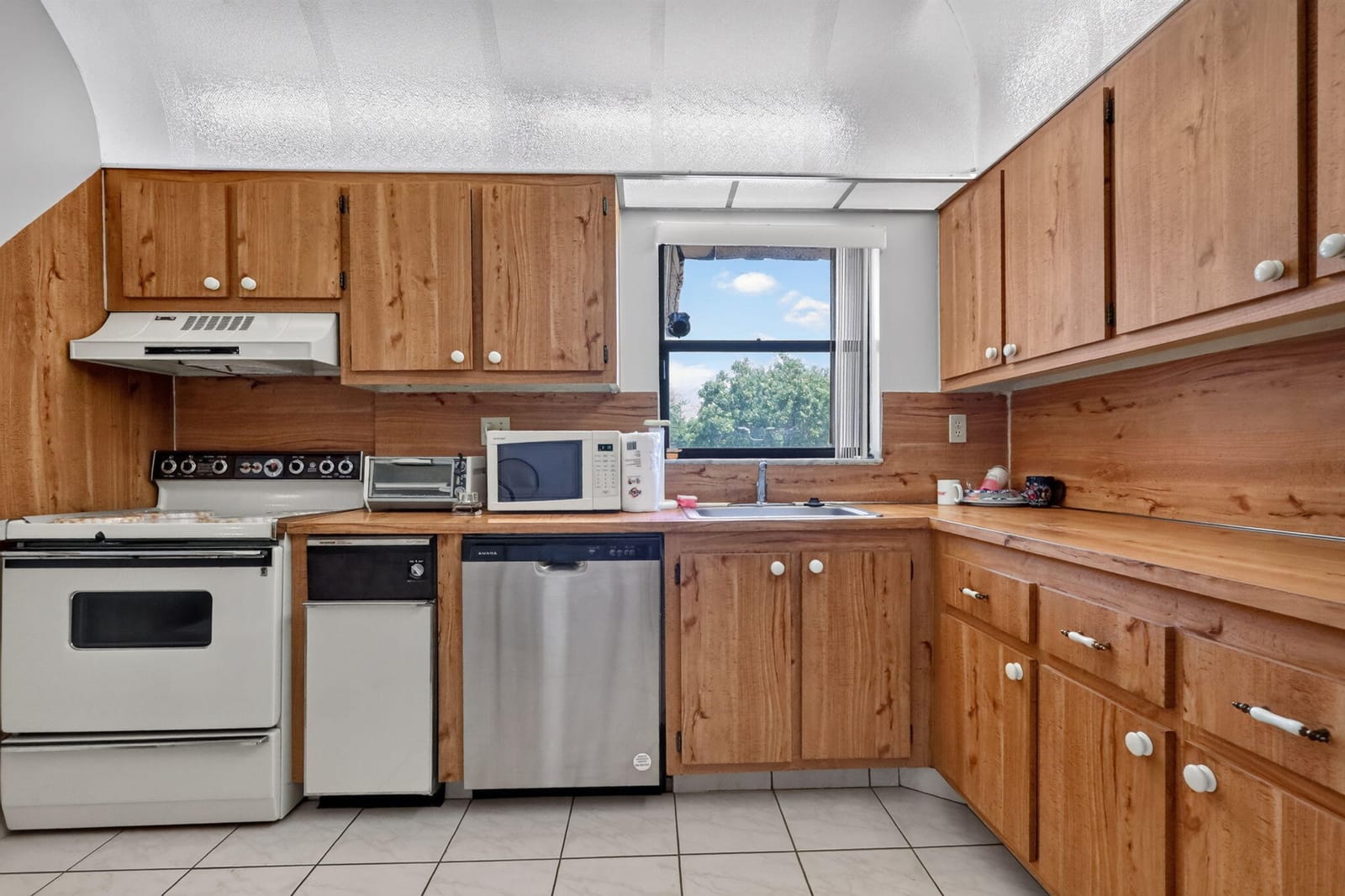 750 NE 199TH Street 204H, Miami, FL 33179 photo 14