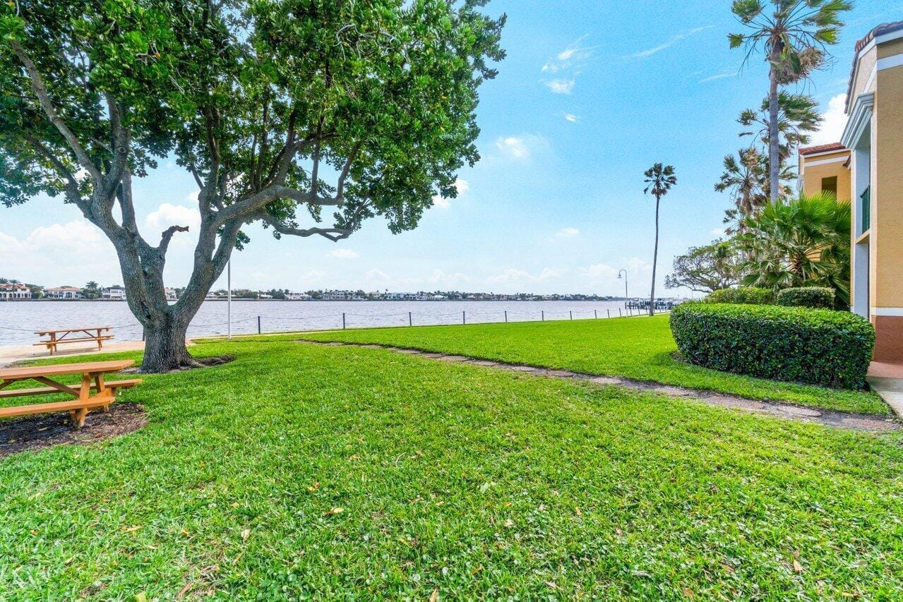 180 YACHT CLUB Way 102
