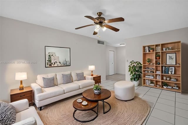 10786 N Kendall Drive D14, Miami, FL 33176