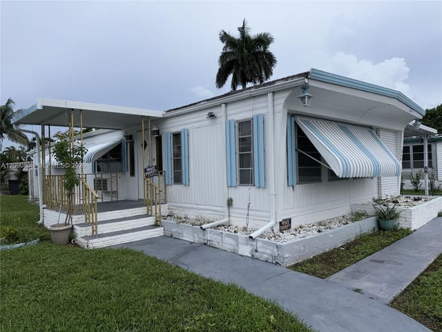 1666 SW 85th Avenue, Davie, FL 33324