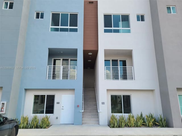 2555 NE 193 Street 2114, Miami, FL 33180