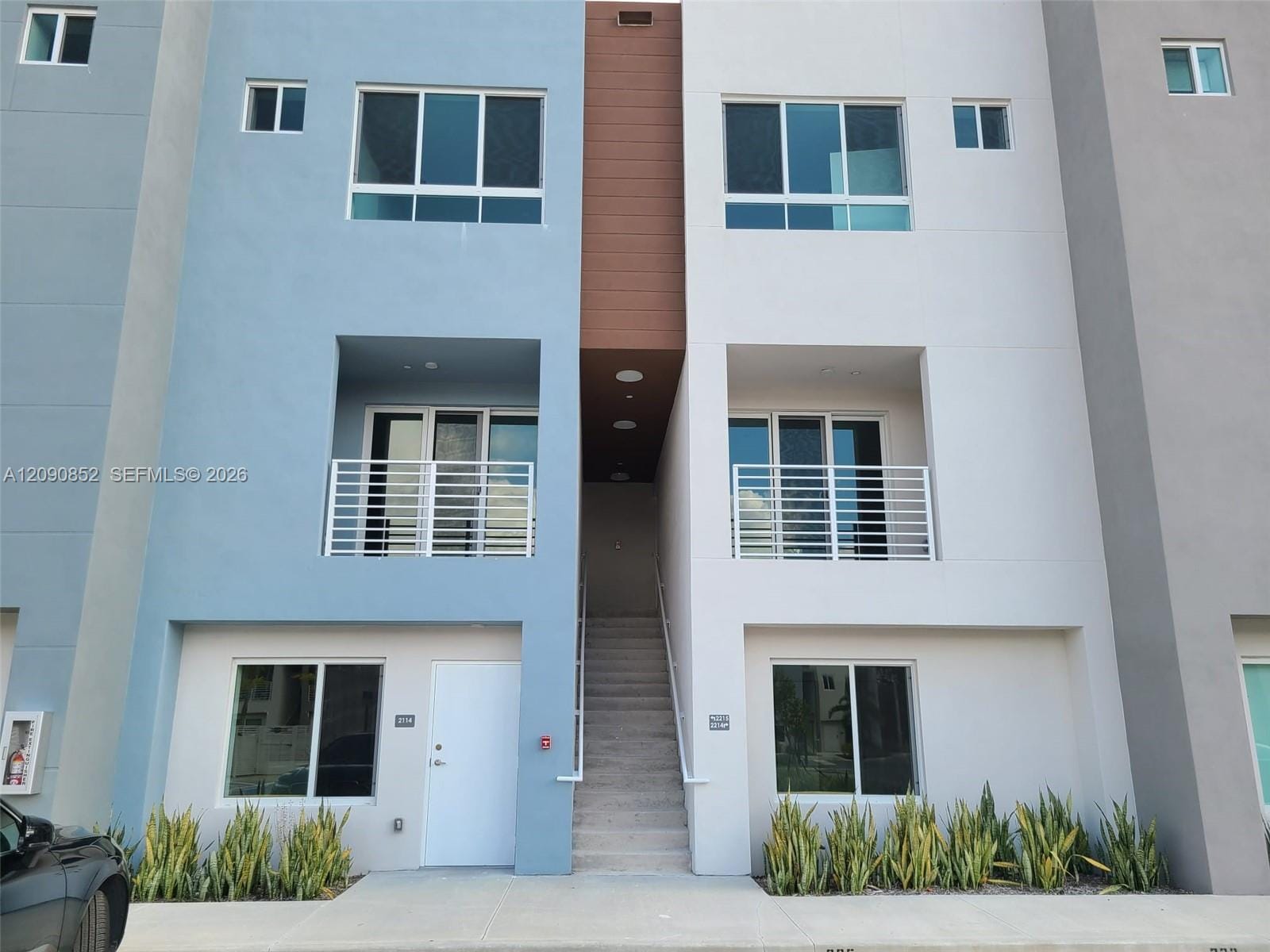 2555 NE 193 Street 2114, Miami, FL 33180 photo 1