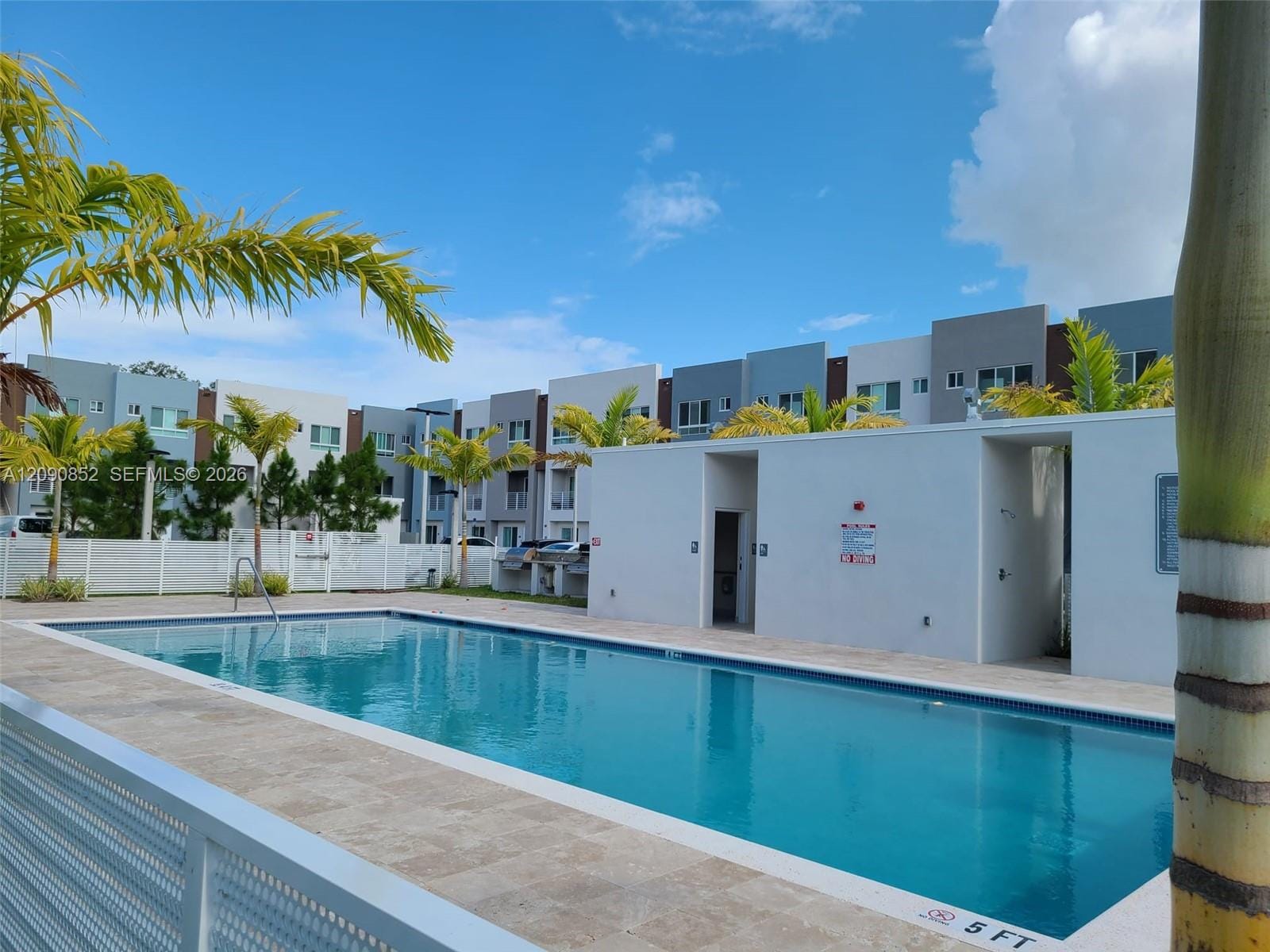 2555 NE 193 Street 2114, Miami, FL 33180 photo 2