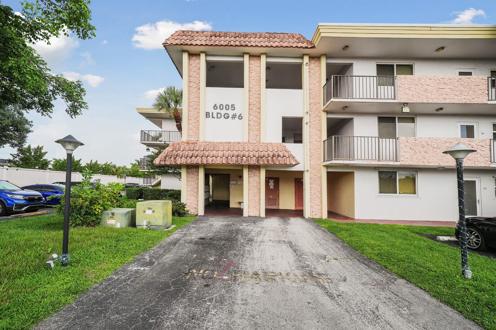 6005 Del Lago Circle 311 — photo 1