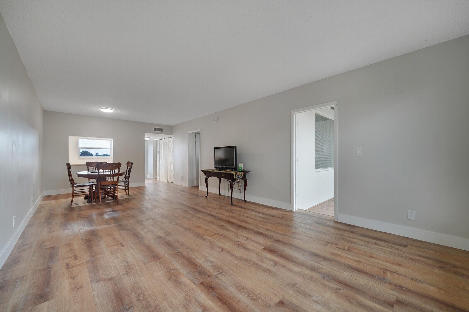 6005 Del Lago Circle 311 — photo 2