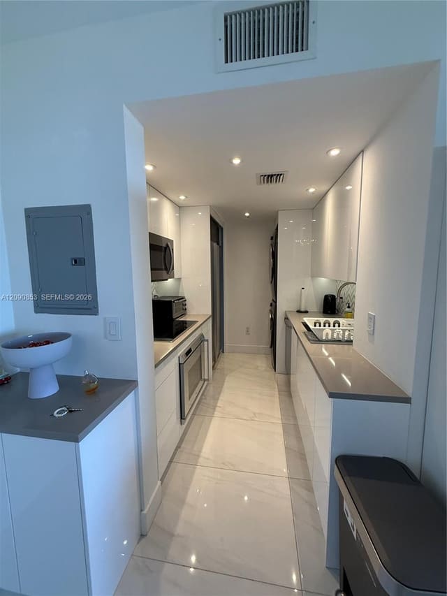 10275 Collins Avenue 434, Bal Harbour, FL 33154
