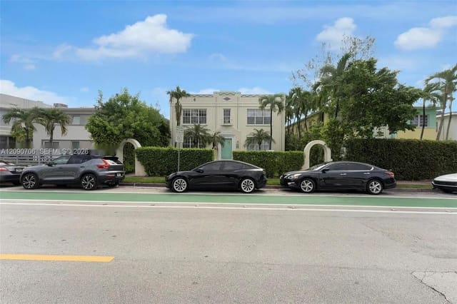 1027 Euclid Avenue 12, Vila Mara Condo, Miami Beach, FL