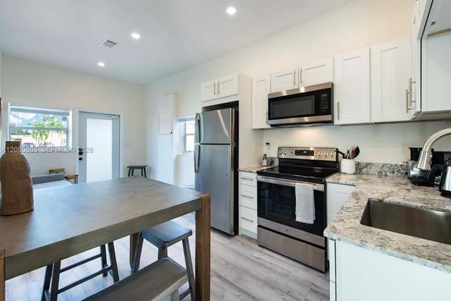 115 SE 2nd Street 2, Hallandale Beach, FL 33009