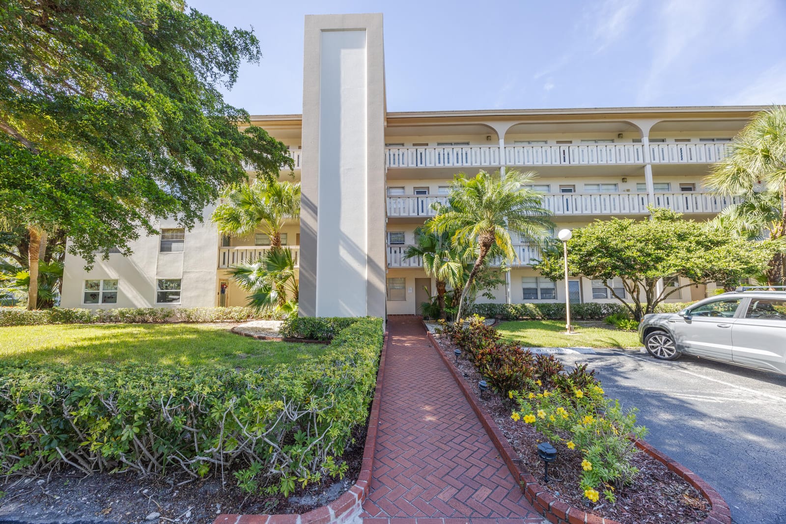 1903 BERMUDA Circle C1 — photo 12