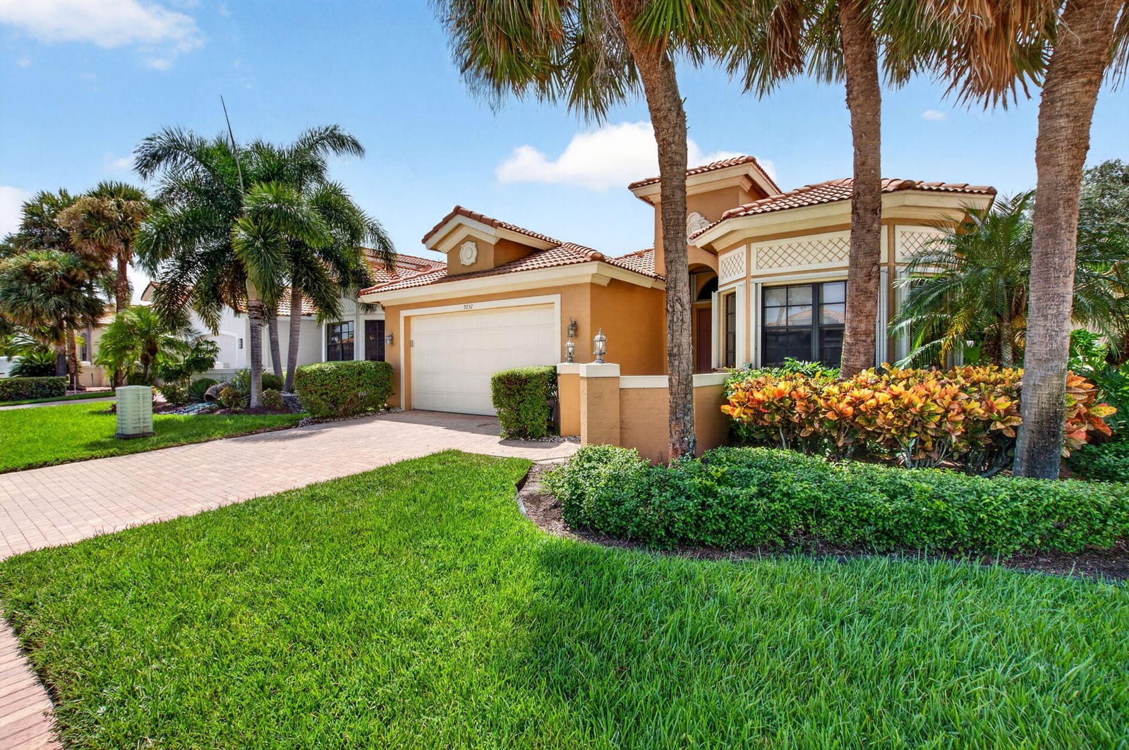 9732 Isles Cay Drive — photo 4