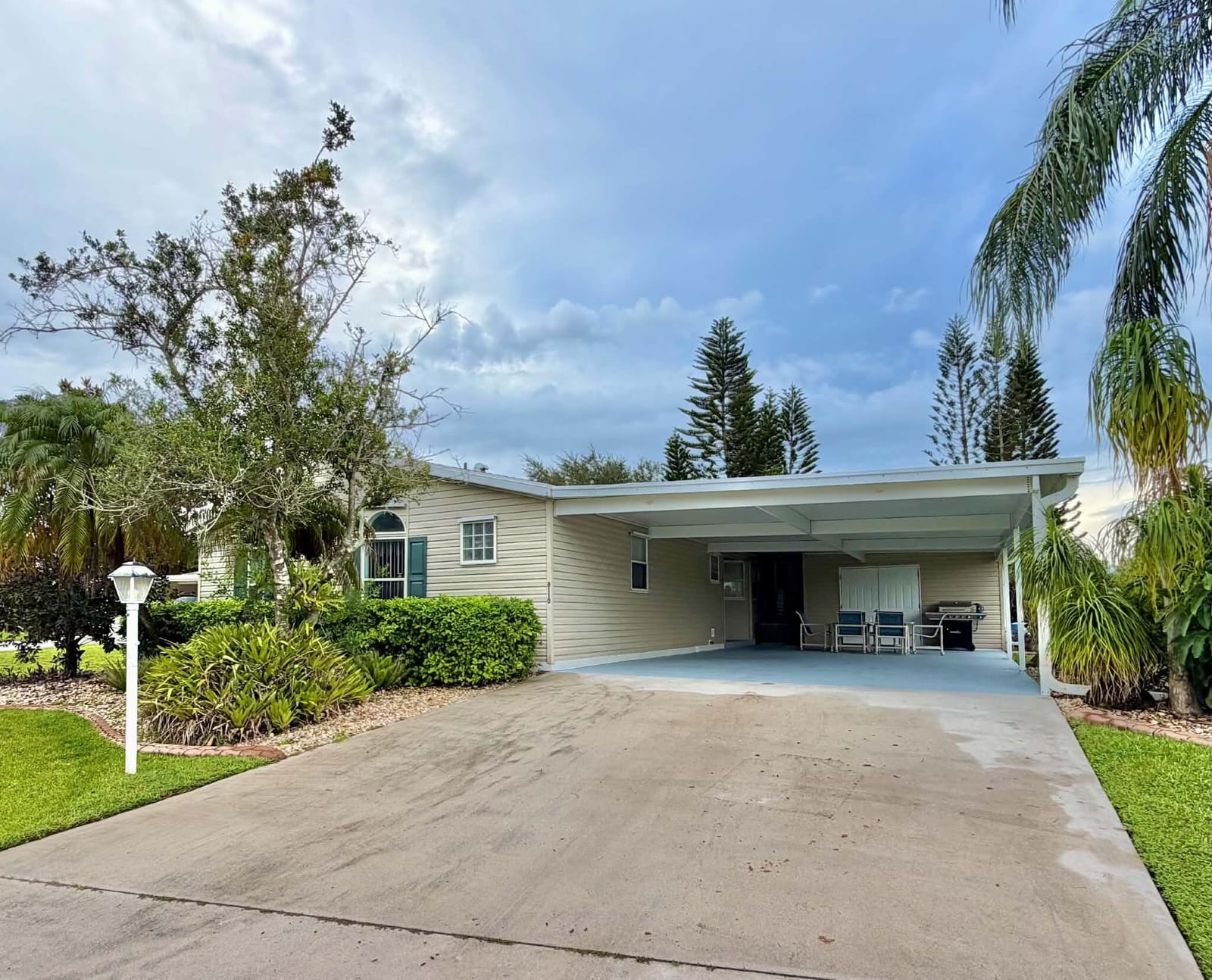 8110 9th Hole Drive, Port St. Lucie, FL 34952 photo 2