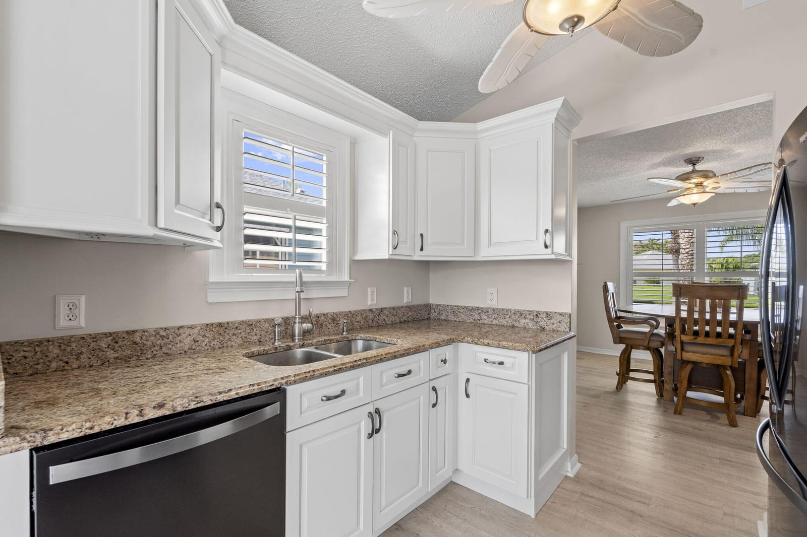 550 PAUROTIS Lane — photo 8