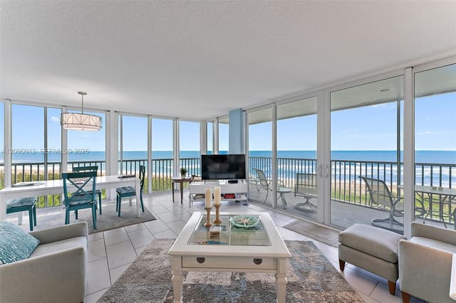 669 NE Plantation Road 406, Hutchinson Island, FL 34996