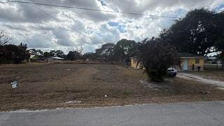 Avenue R, Fort Pierce, FL 34947