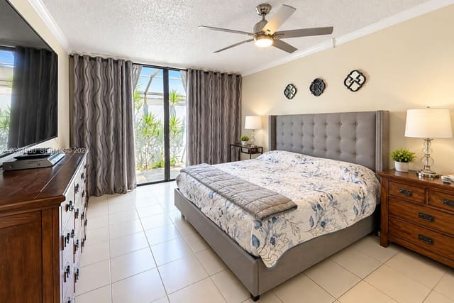 1401 W Golfview Drive, Pembroke Pines, FL 33026