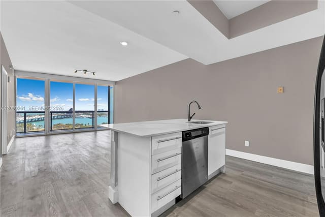888 Biscayne Boulevard 1710, Miami, FL 33132