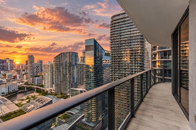 55 SW 9th Street 4001, Miami, FL 33130