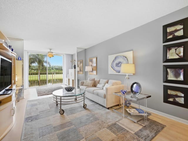 7145 Huntington Lane 205, Huntington Lakes, Delray Beach, FL