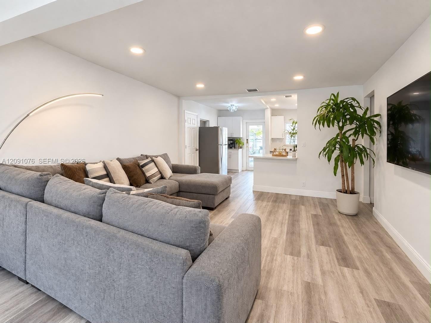 2331 Mckinley Street — photo 9