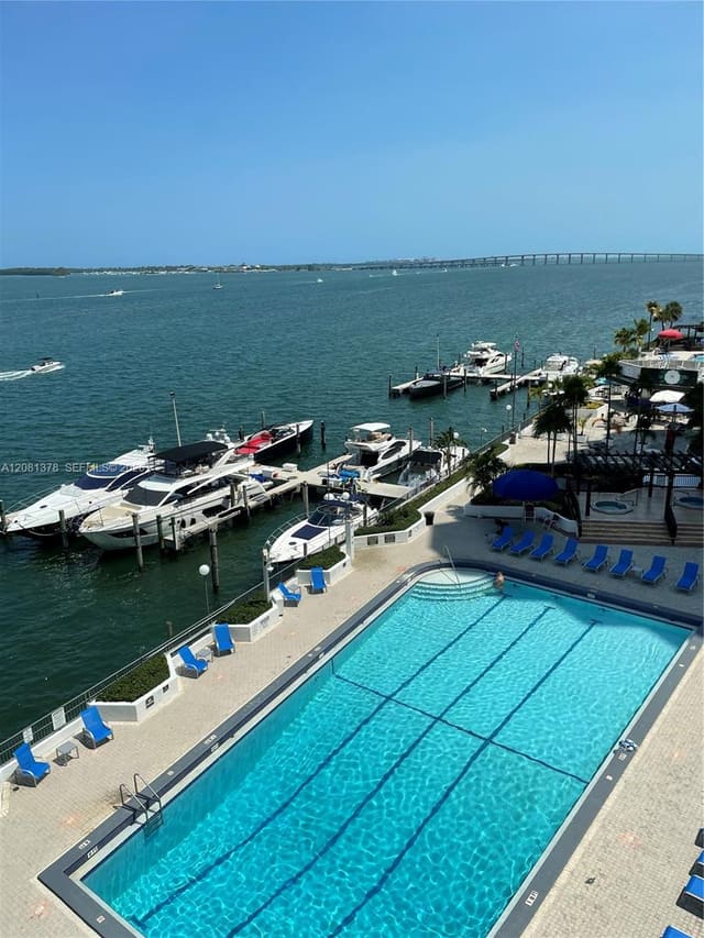 801 Brickell Bay Drive 767, Miami, FL 33131