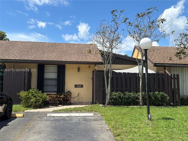 505 Briarwood Circle 2-59, Hollywood, FL 33024