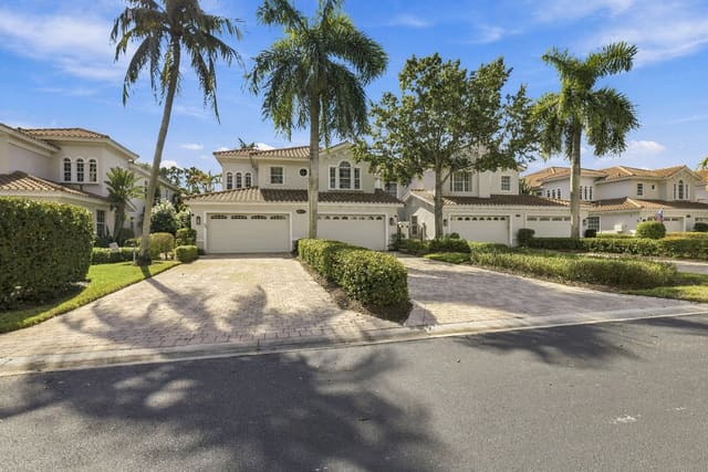9010 Cascada Way, Naples, FL 34114