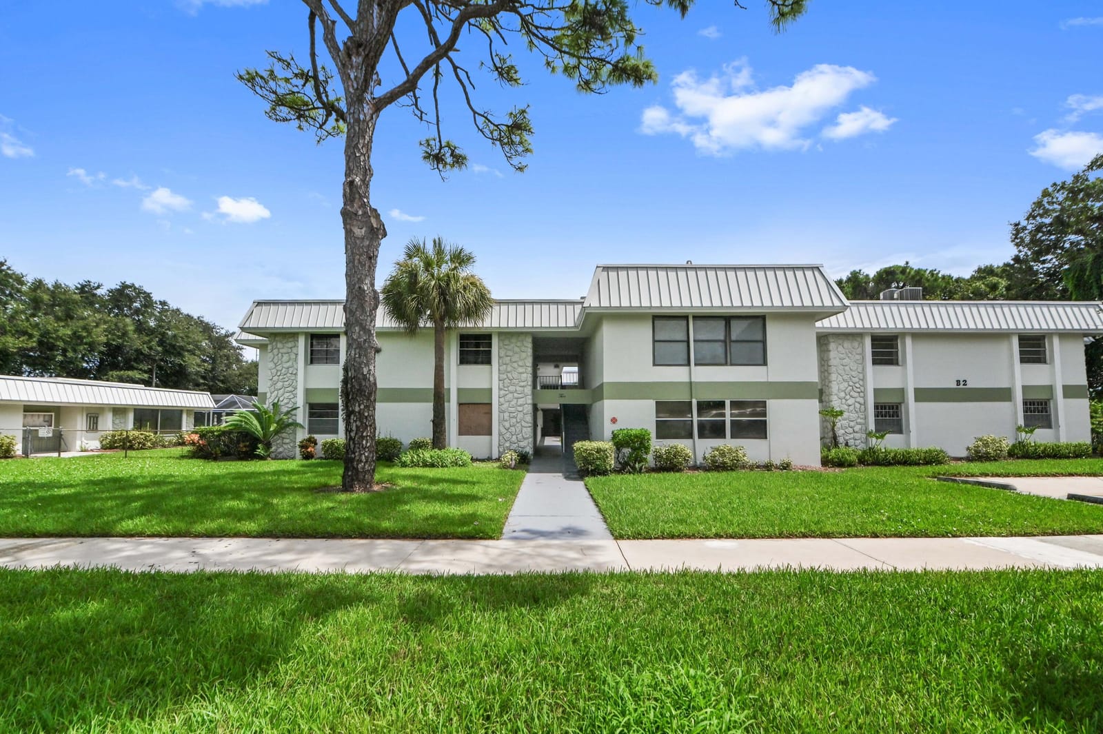 2302 SUNRISE Boulevard 206 — photo 1