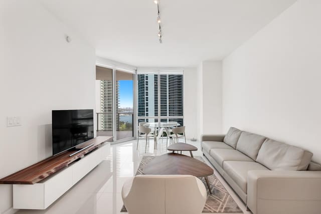 851 NE 1ST Avenue 2005, Miami, FL 33132