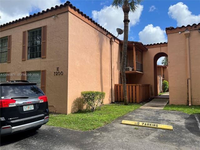 7200 Fairway Drive H5, Miami Lakes, FL 33014