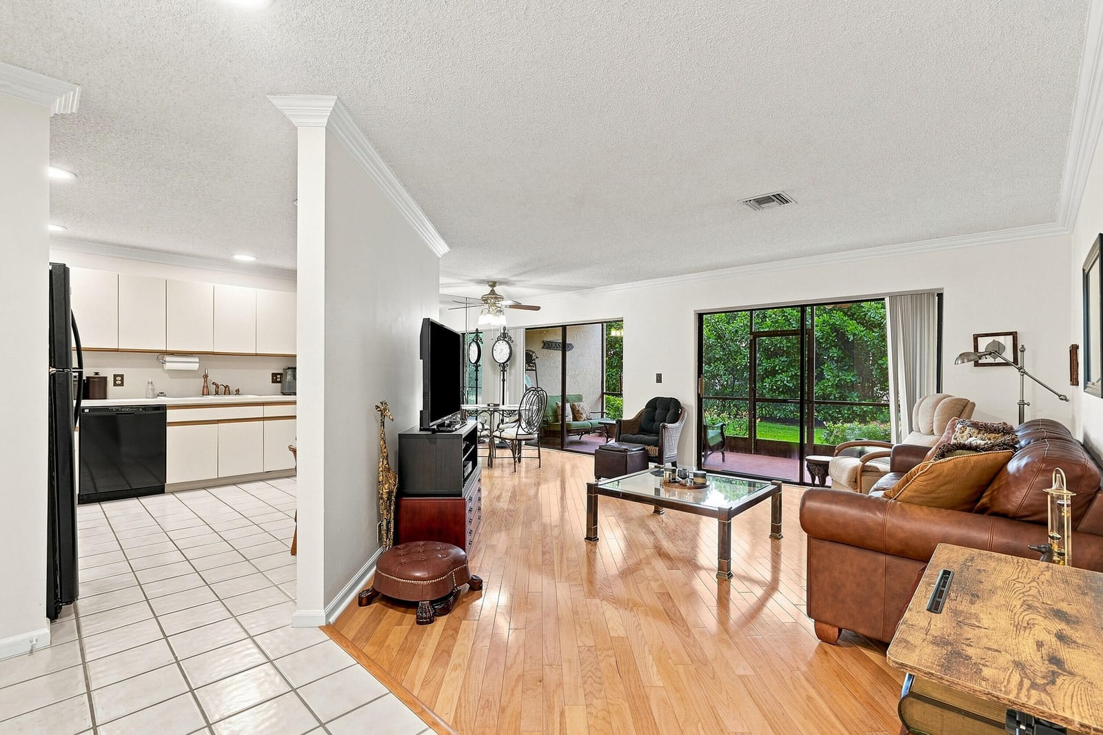11 Lexington Lane E B — photo 4