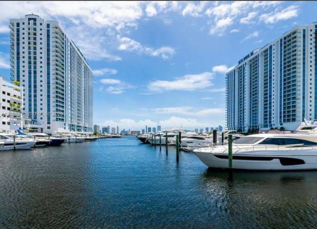 17211 Biscayne Boulevard, North Miami Beach, FL 33160