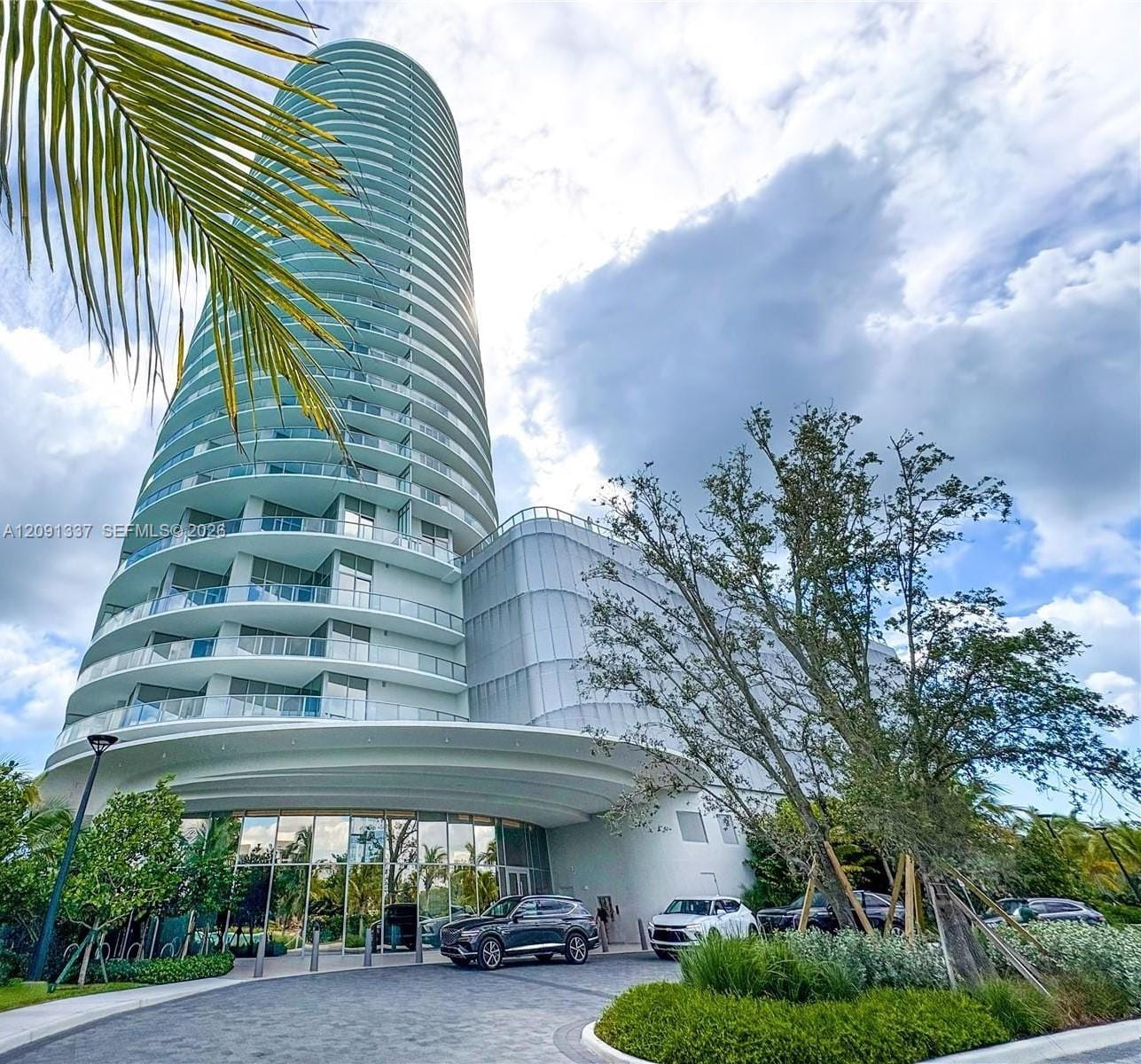 2411 Laguna Circle 903, North Miami, FL 33181