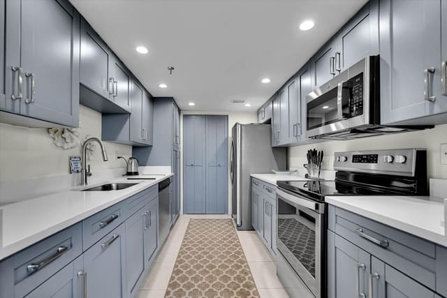 859 JEFFERY Street 306, Boca Raton, FL 33487