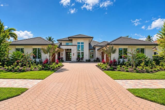 104 SE RIO CASARANO, Port St. Lucie, FL 34984