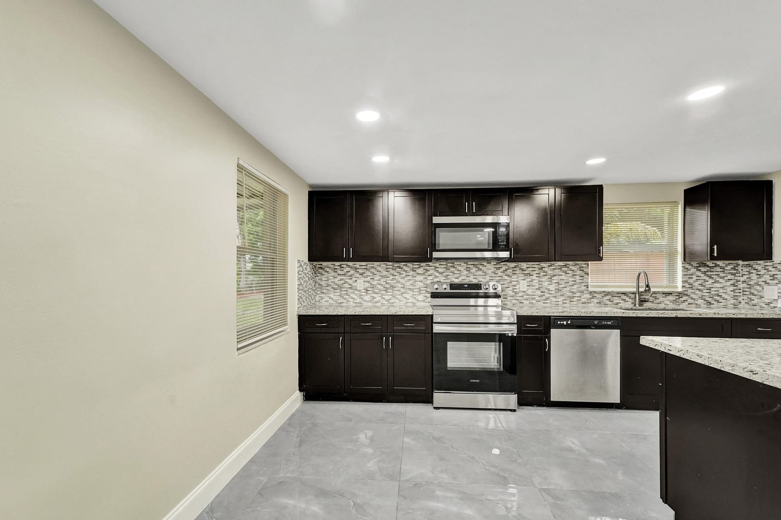 5073 SW 28th Avenue — photo 4