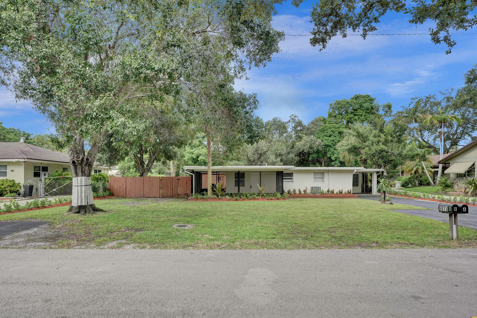 5073 SW 28th Avenue — photo 3