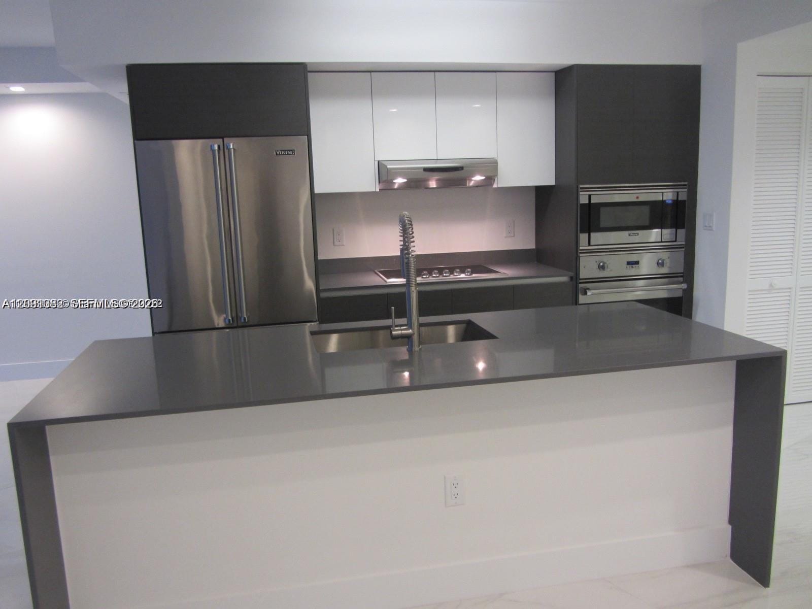 9821 E Bay Harbor Drive 703 — photo 12