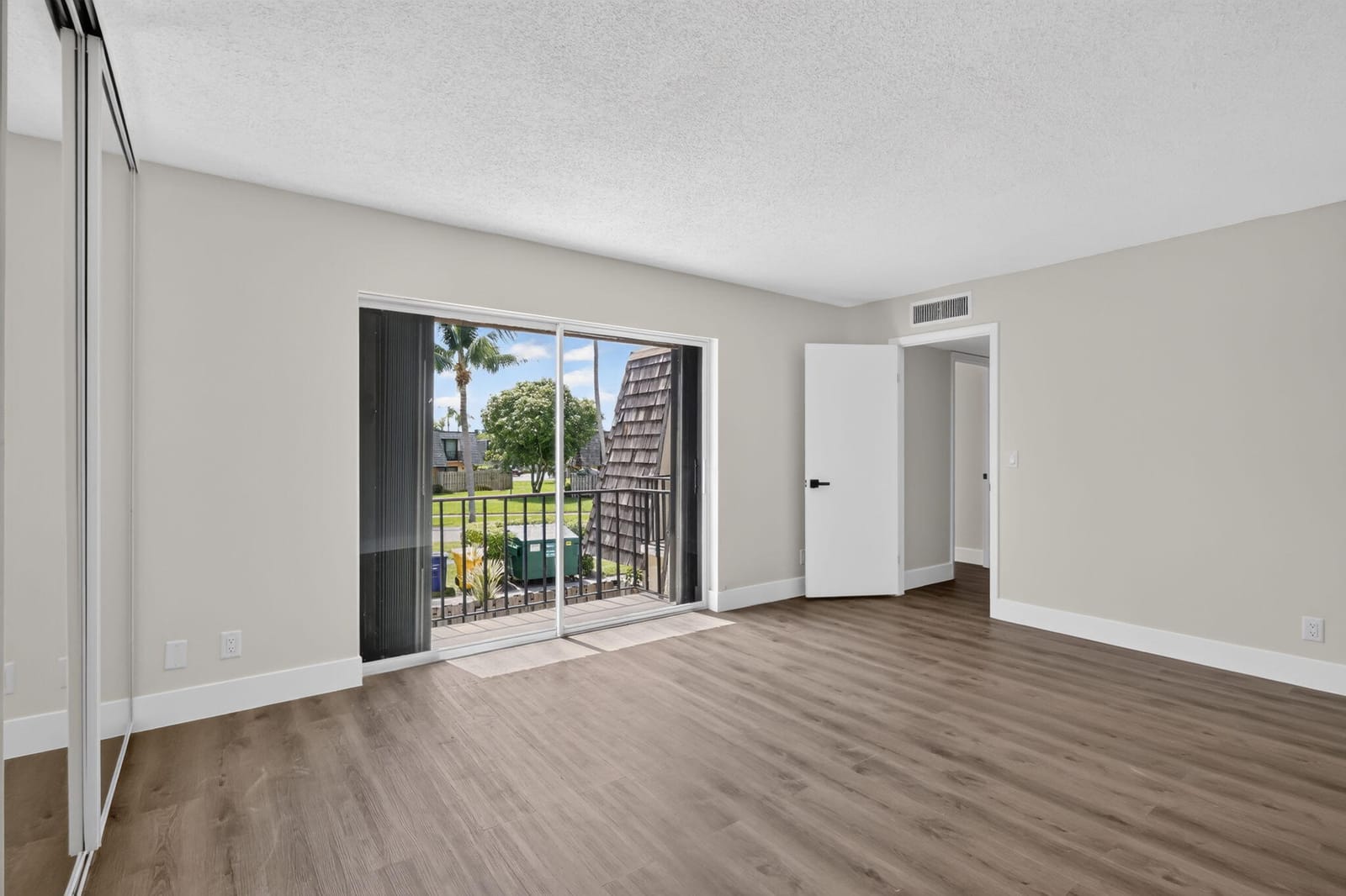 126 LAKE ARBOR Drive — photo 4