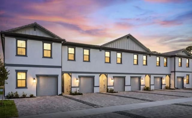 6740 KAVAGI Drive Latitude 207-07, Lantana, FL 33462