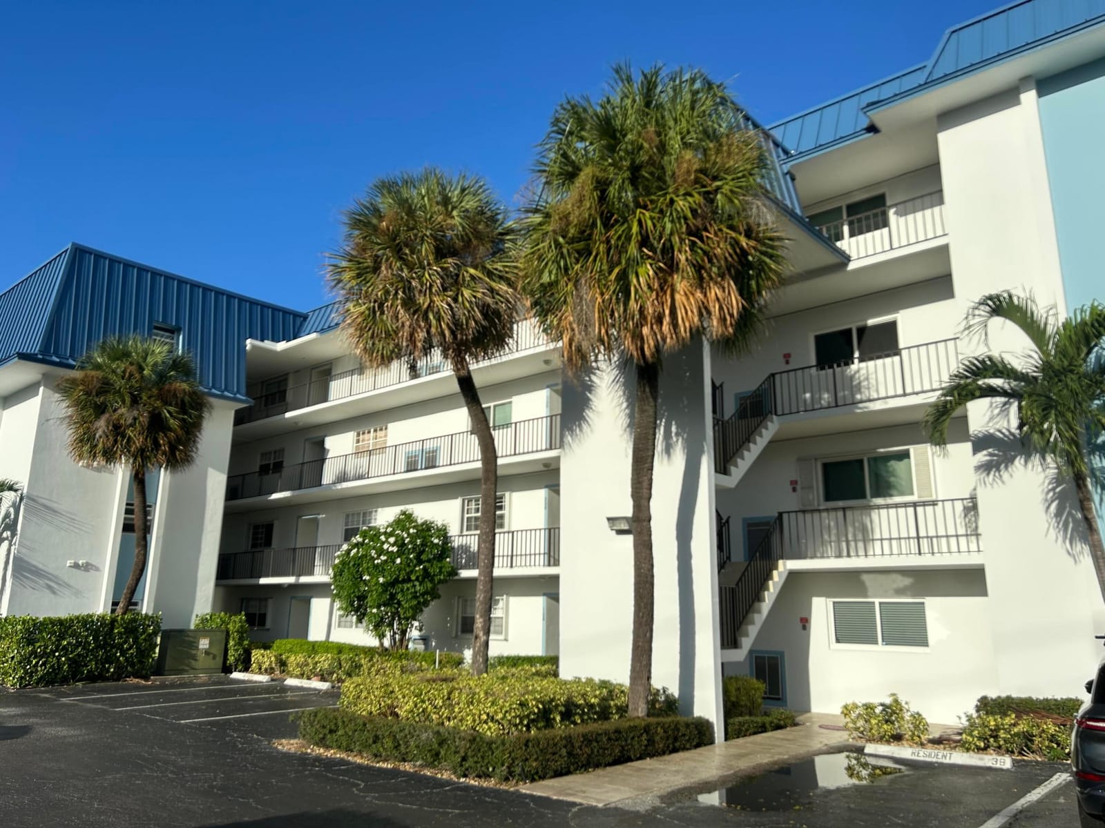 2936 LAKE SHORE Drive 309, Riviera Beach, FL 33404 photo 2