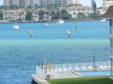 2936 LAKE SHORE Drive 309, Riviera Beach, FL 33404 photo 14