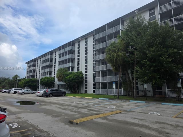 16950 W Dixie Hwy B225 Highway B-225, North Miami Beach, FL 33160
