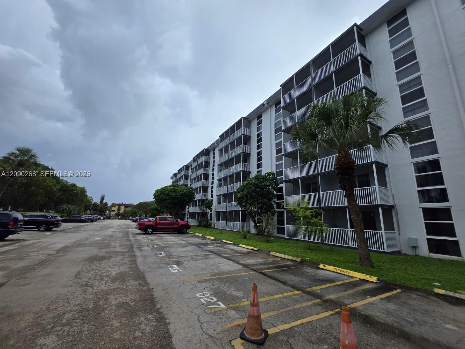 16950 W Dixie Hwy B225 Highway B-225, North Miami Beach, FL 33160 photo 27