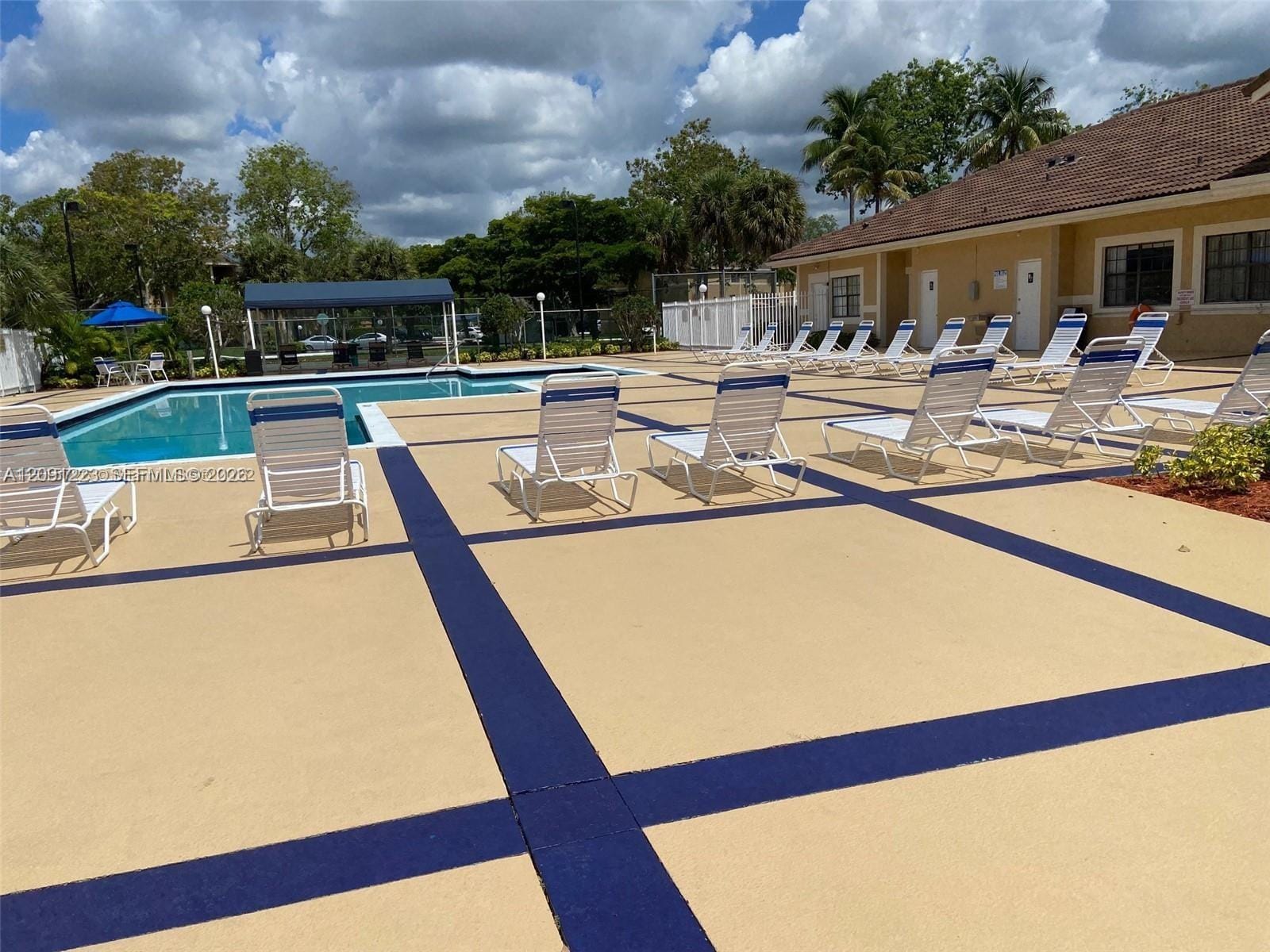 450 W Palm Circle 202, Pembroke Pines, FL 33025 photo 13